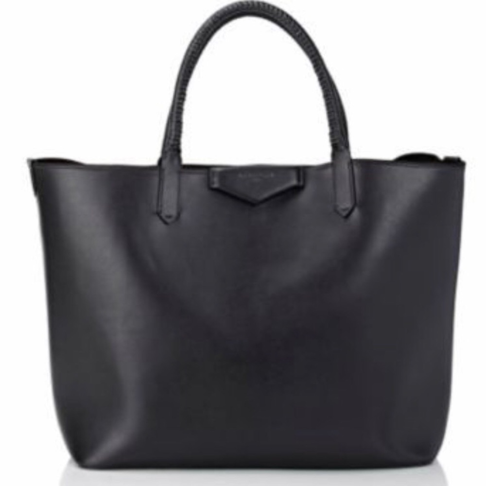 GIVENCHY Antigona Whipstitch-Handle Medium…
